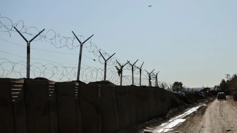 ماذا نعرف عن مخيم الهول؟ الانسحاب الذي أعاد شبح "داعش"