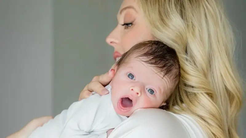 "يشبه جده ترامب".. الصور الأولى لابن تيفاني وزوجها اللبناني