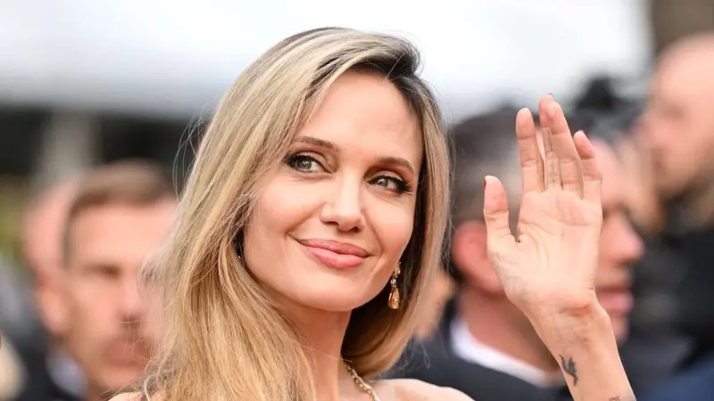 صور أنجلينا جولي في مهرجان كان 2025.. خطفت الأنظار بعد غياب 14 عاما