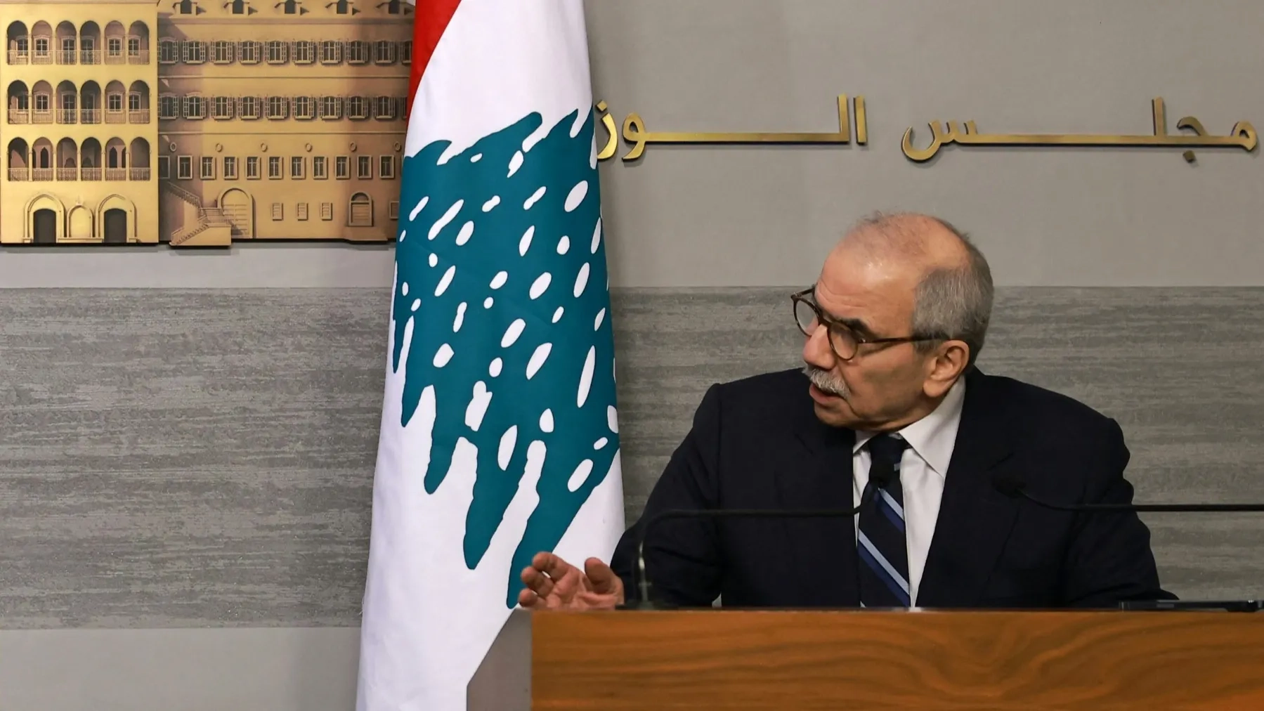 الحكومة اللبنانية تعلن مشروع قانون لتوزيع الخسائر المالية إثر أزمة 2019 