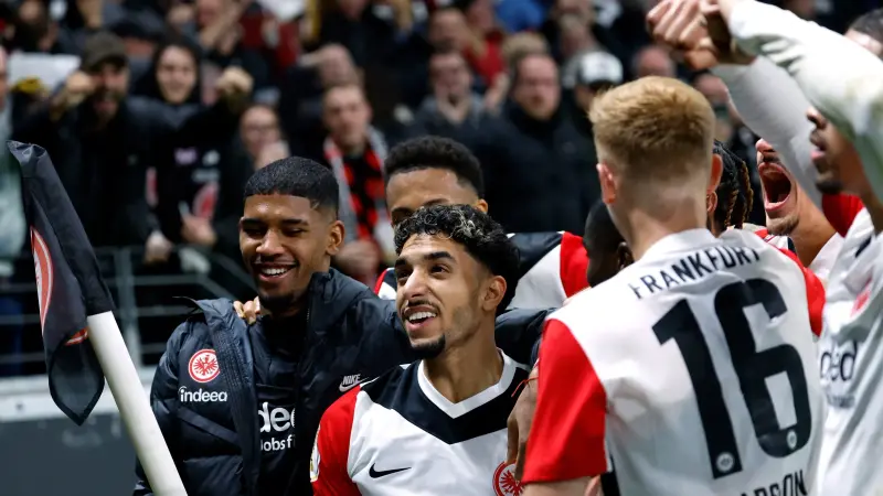 القنوات الناقلة لمباراة آينتراخت فرانكفورت اليوم ضد سلافيا براغ في الدوري الأوروبي.. عمر مرموش يتصدّر القمّة