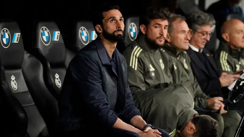 صور - برعاية "لويس فيتون".. كم تبلغ قيمة سترة أربيلوا الجلدية التي ارتداها في ديربي مدريد؟