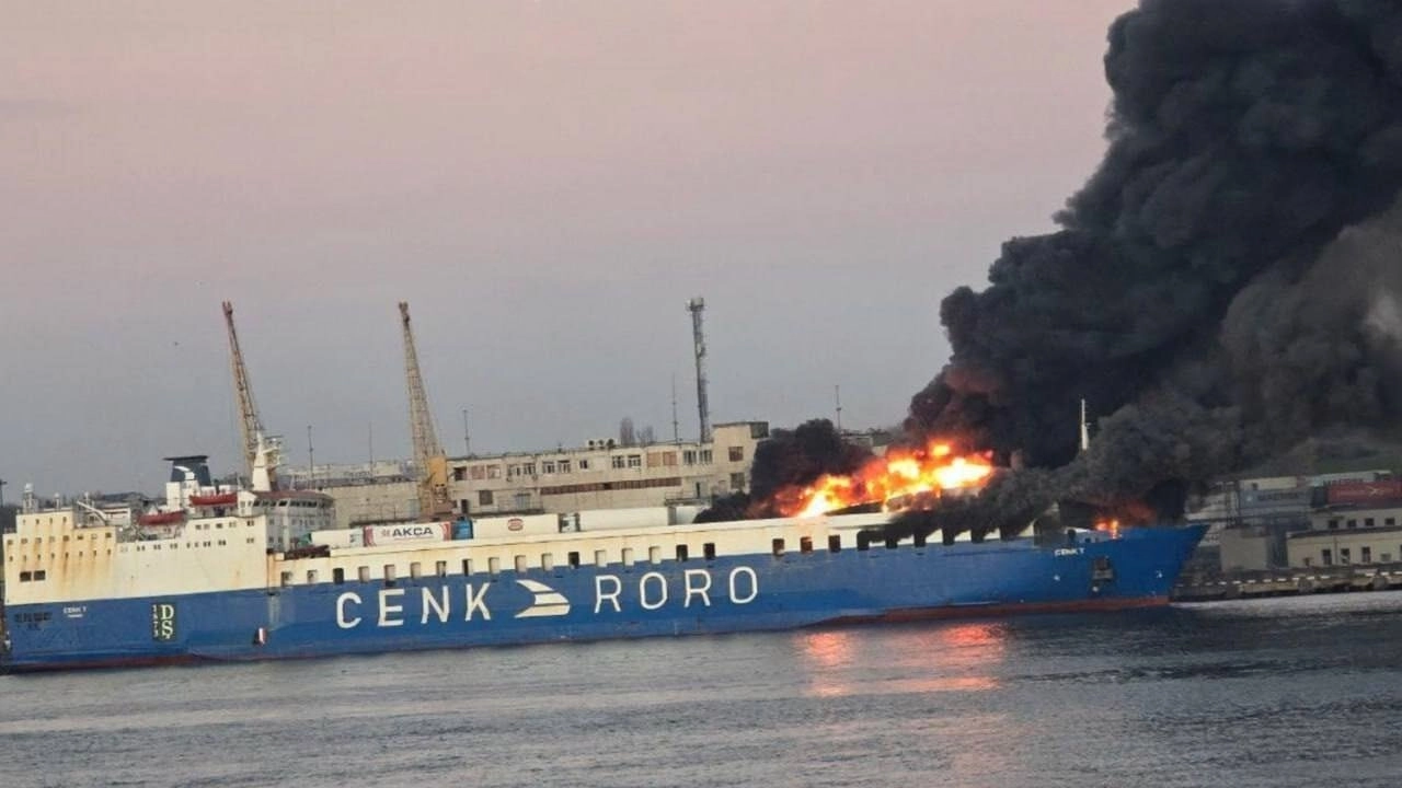 البحرية الأوكرانية تتهم روسيا باستهداف سفينة تركية 