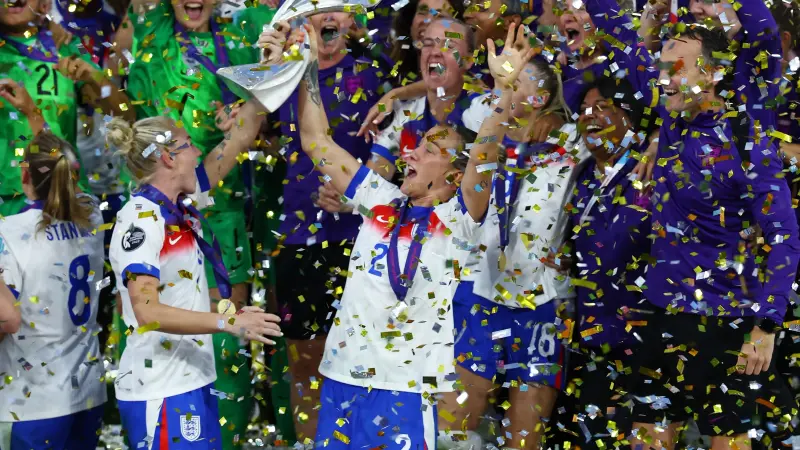 "سيدات إنجلترا" خيرٌ من رجالها