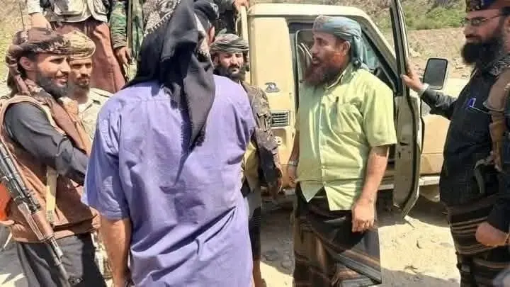 فيديو - نجاة قائد عسكري جنوبي من محاولة اغتيال في عدن