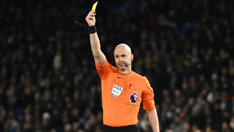 أنتوني تايلور: عائلتي تتهرب من المباريات الكبرى بسبب الإهانات