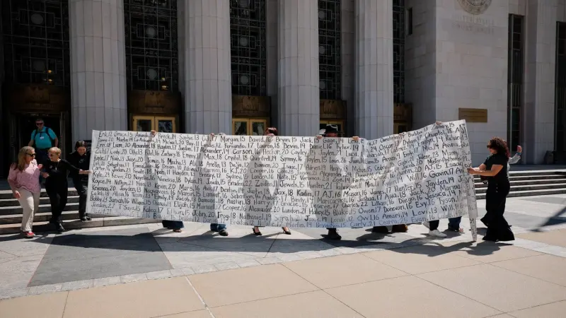 حكم تاريخي.. تغريم "ميتا" ويوتيوب بسبب الإدمان الرقمي