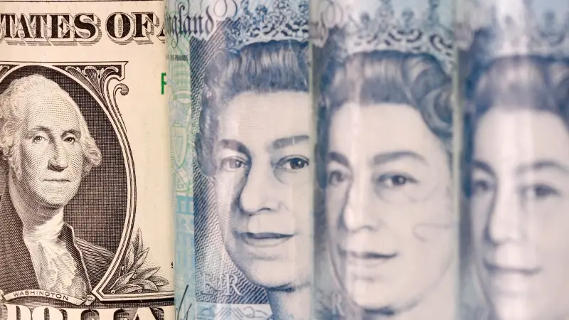 إليك ما حدث في الدولار مع انهيار الأسواق