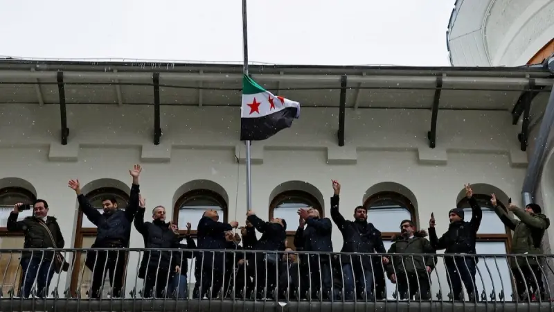 بينهم عاطف نجيب.. سوريا تبدأ محاكمة رموز من النظام السابق