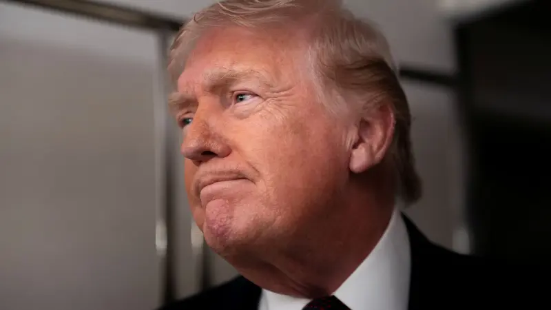 المشهد باختصار: أكياس جثث في شوارع إيران.. وترامب "حاكم فنزويلا"