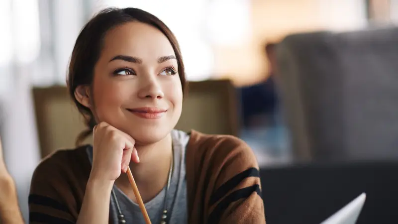 الخوف من السعادة؟ خبيرة تشرح أسبابه