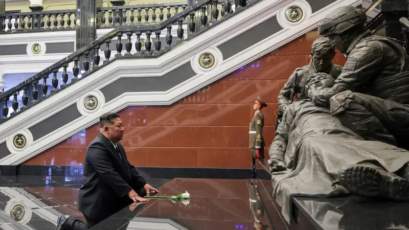 كيم جونغ أون يشيد بالانتحار القتالي.. عقيدة صارمة لجنوده في حرب أوكرانيا