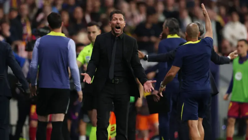 فوز تاريخي.. سيميوني يكسر عقدة أتلتيكو مدريد في ملعب "كامب نو"