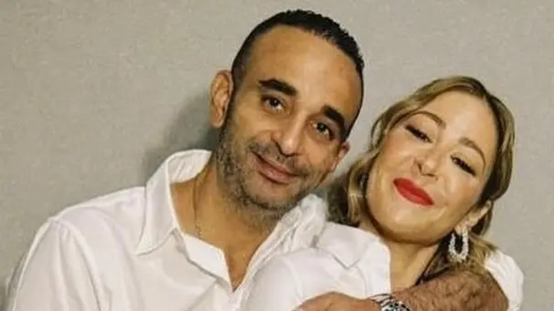 بعد 6 أشهر من إعلان الزواج.. أول صورة من زفاف منة شلبي