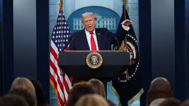 ترامب يحيي الذكرى الأولى لعودته إلى البيت الأبيض بمؤتمر طغت عليه الشكاوى