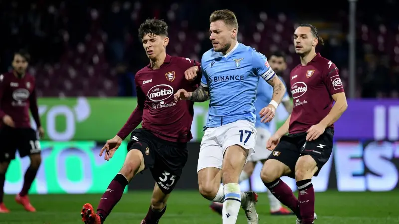 جدول مواعيد مباريات اليوم الجمعة 12-04-2024 والقنوات الناقلة.. مواجهات برهانات مختلفة