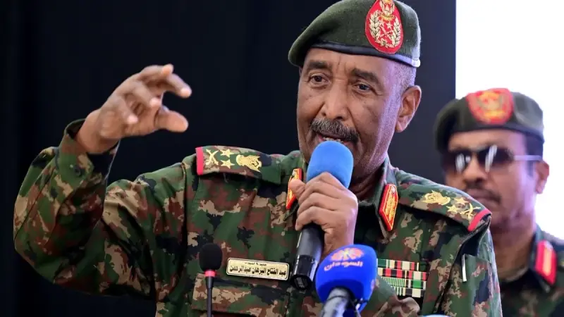 البرهان ينقلب على الإسلاميين.. وتوقعات بقتال شرس بينهما