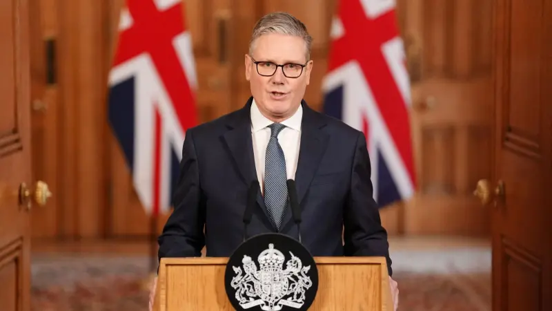 رئيس وزراء بريطانيا يحسم موقفه بشأن المشاركة في حرب إيران