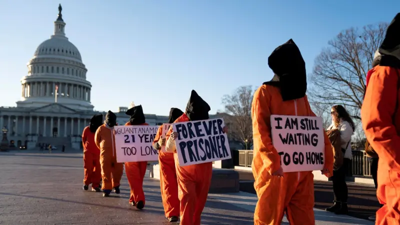 ترامب يزجّ بـ30 ألف مهاجر في غوانتانامو.. وكوبا: عمل وحشي