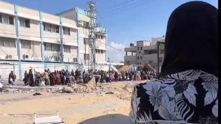 فيديو - إسرائيل تجبر النازحين على إخلاء مجمّع ناصر الطبي في غزة