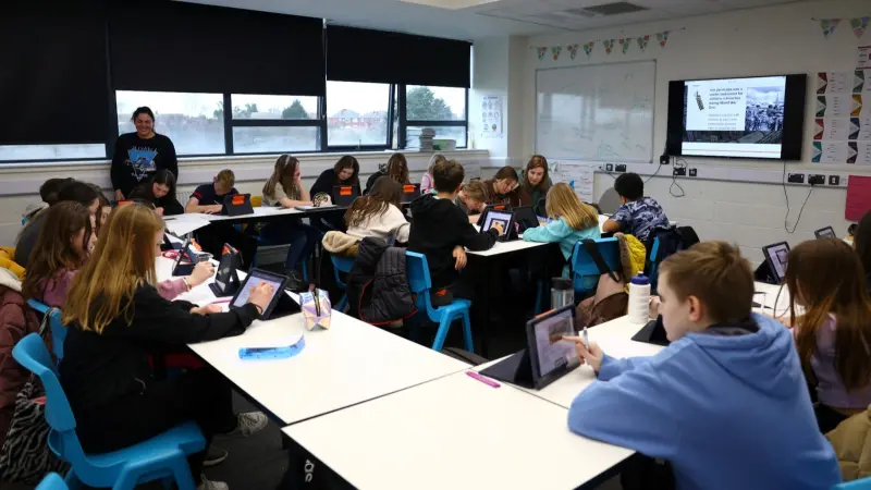 ظاهرة "المدرسين المؤثرين" تثير حالة من الجدل في بريطانيا