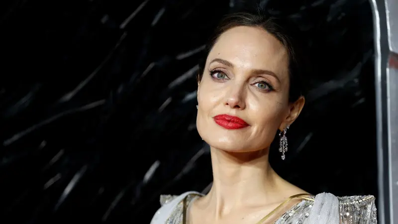 أنجلينا جولي تستعد للتجسس في مهمة جديدة.. ما القصة؟