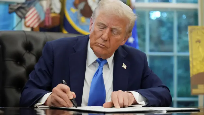 سياح أميركا ملزمون بالكشف عن نشاطهم على السوشيال ميديا