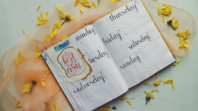 أيام الأسبوع بالإنجليزي.. دليلك الشامل من الترتيب إلى الأصول التاريخية