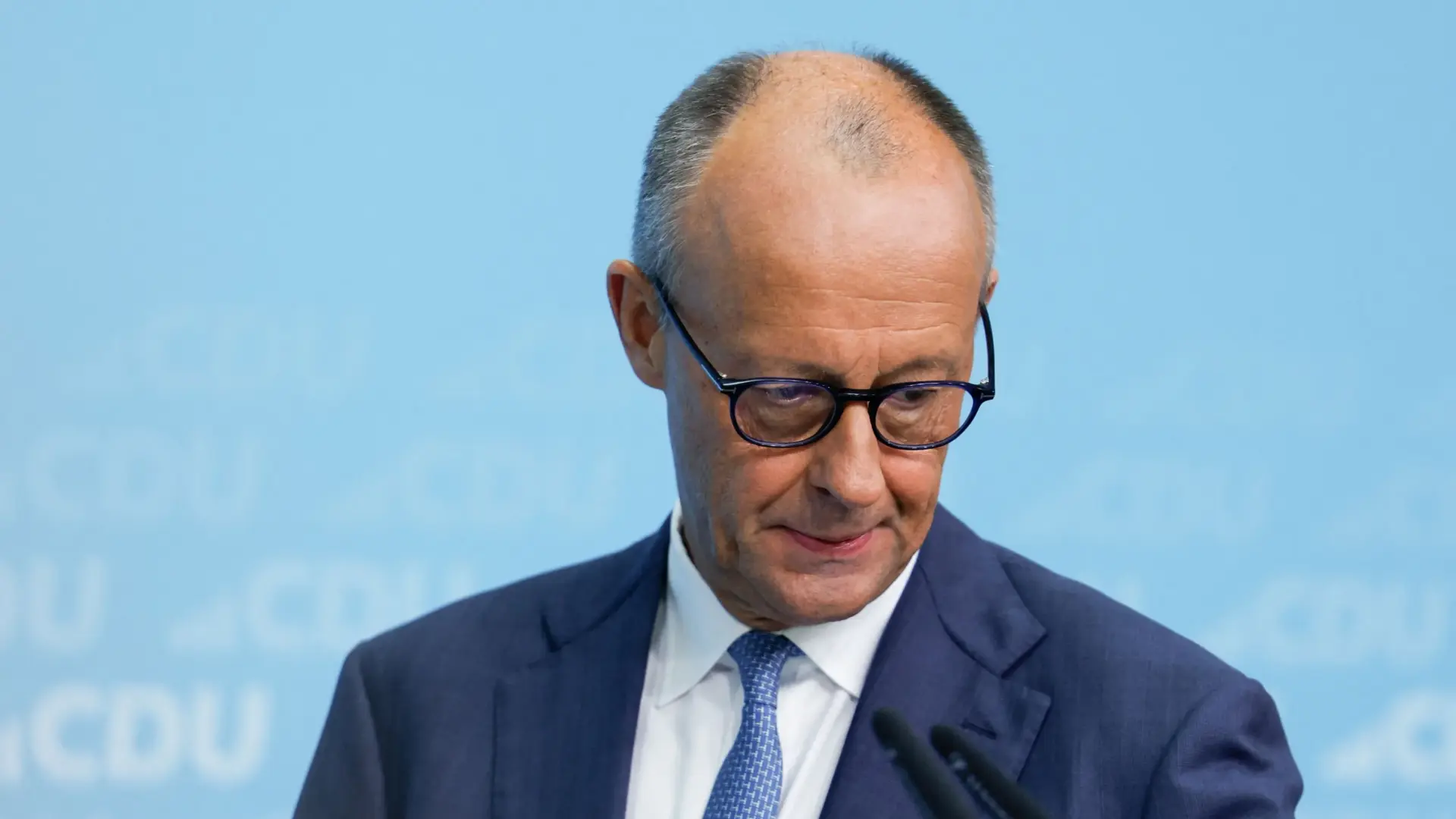 ميرتس يشدّد على أهمية وحدة الصف في حلف شمال الأطلسي في مواجهة روسيا (رويترز) ميرتس يشدّد على أهمية وحدة الصف في حلف شمال الأطلسي في مواجهة روسيا (رويترز)