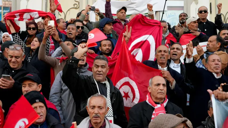 فيديو - استقالة غير مسبوقة لأمين عام اتحاد الشغل في تونس