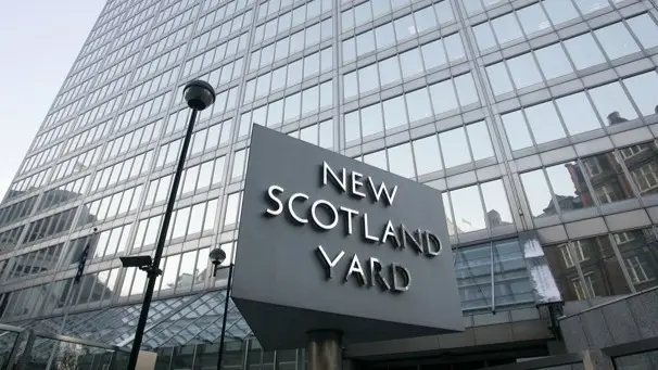 بريطانيا.. توقيف 3 أشخاص بشبهة التجسس لروسيا