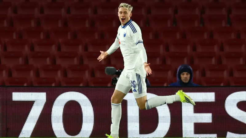 فيكتور داداسون يحطم رقما صمد لأكثر من 60 عاما في ملعب برشلونة