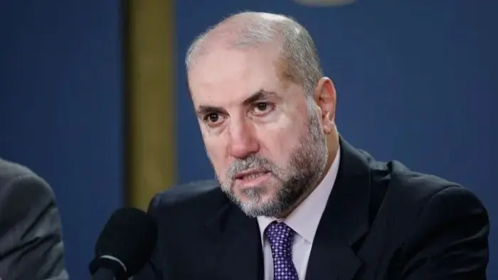 فيديو - مستشار محمود عباس لـ"المشهد": "حماس" تريد إرضاء من يدفع ويموّل ولا يهمّها شعبيّتها في غزّة