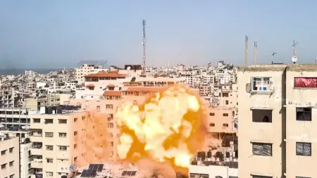 related_news_inside_blogsغارات إسرائيلية جديدة على غزة تخلف عشرات القتلى والجرحى