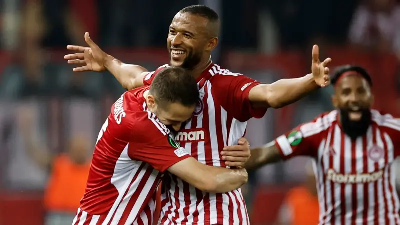 أيوب الكعبي يواصل التألق رفقة أولمبياكوس ويعزز صدارته لهدافي الدوري اليوناني