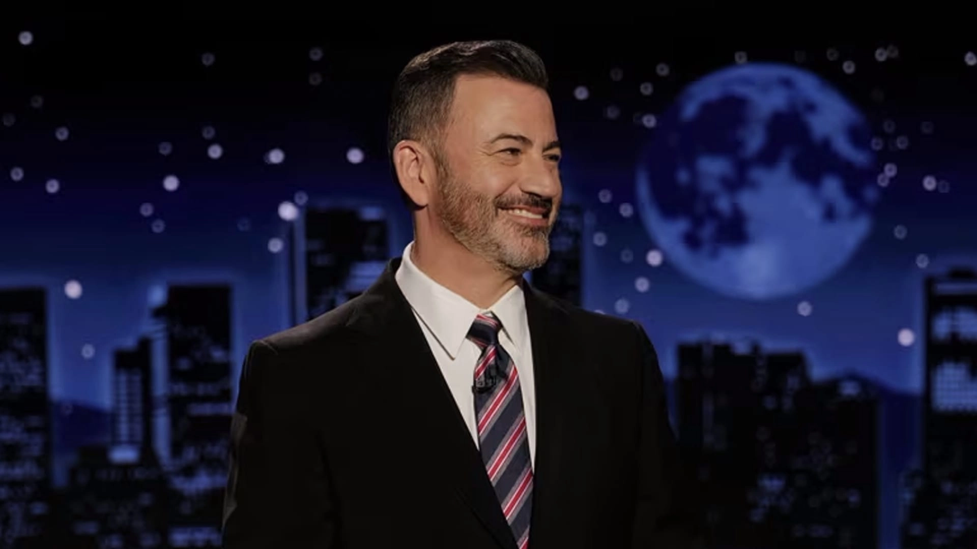 بالدموع.. جيمي كيميل يوجّه رسالة مؤثرة للمشاهدين 