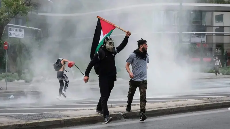 فيديو - إسرائيل تردّ على منع سياحها من دخول جزيرة يونانية