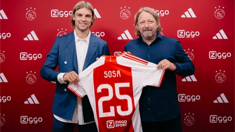 فساد محتمل في أياكس.. التحقيق مع المدير الرياضي للنادي بتهمة "تضارب المصالح"