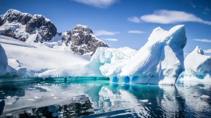 السياحة تُهدّد أنقى بقاع الأرض.. القارة القطبية الجنوبية في خطر التلوث