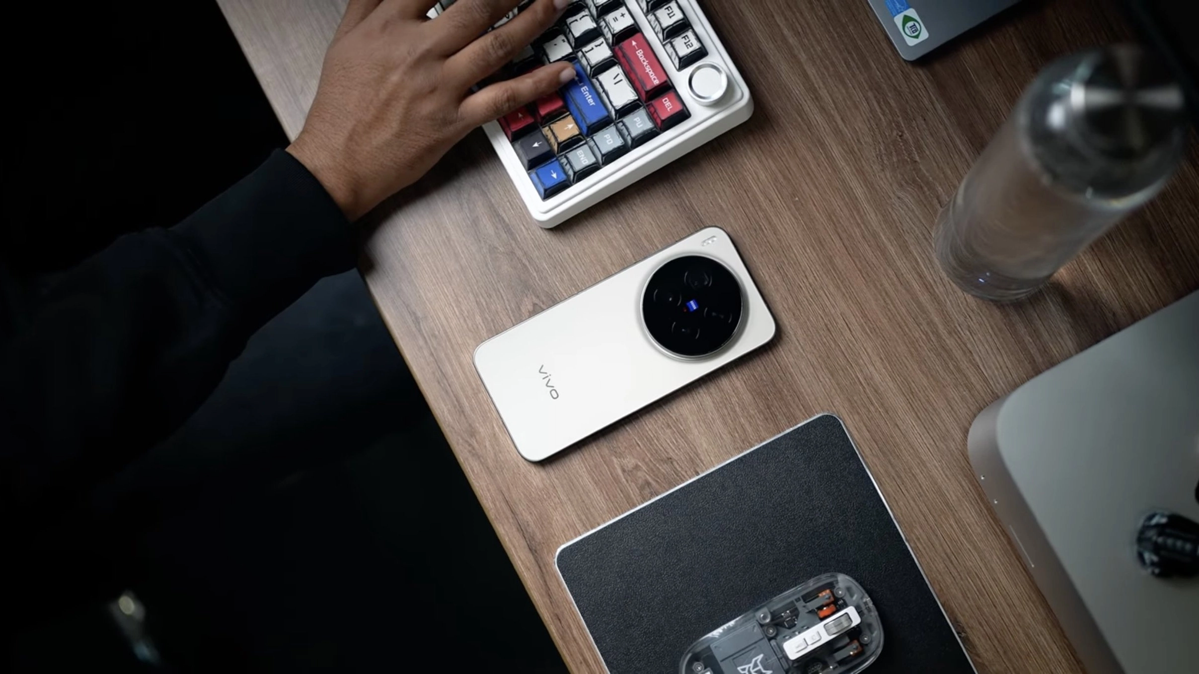 سعر ومواصفات Vivo X300 Pro.. شاشة متطورة وبطارية عملاقة 