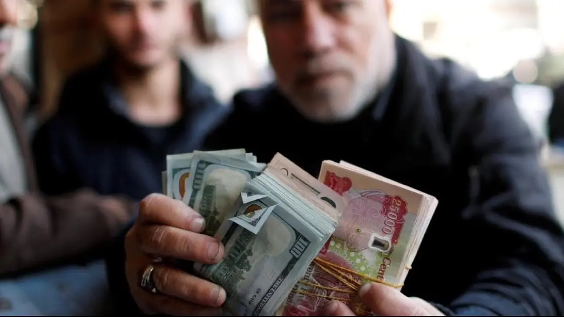 تحرك الدولار في السوق السوداء بالمحافظات العراقية (فيسبوك) تحرك الدولار في السوق السوداء بالمحافظات العراقية (فيسبوك)