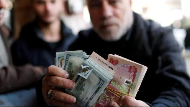 سعر الدولار مقابل الدينار العراقي اليوم الاثنين 19/10/2026.. حذر بالسوق الموازي