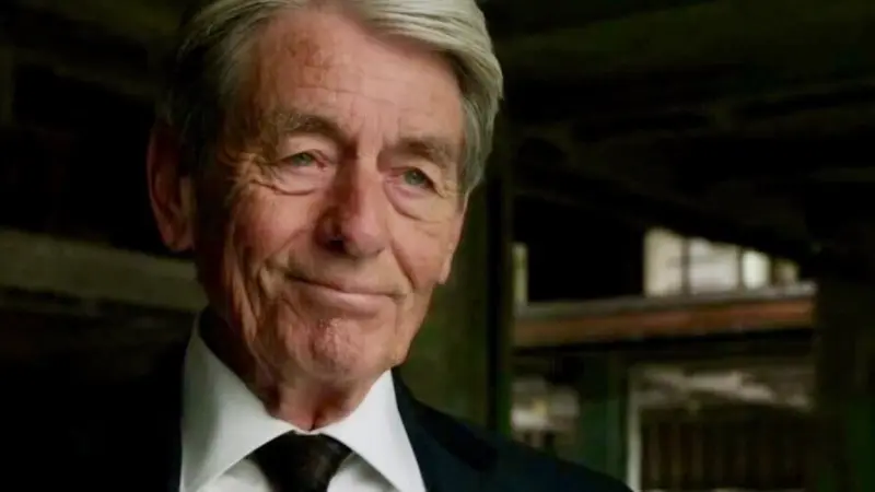 وفاة نجم "باتمان" جون نولان عن عمر 87 عامًا