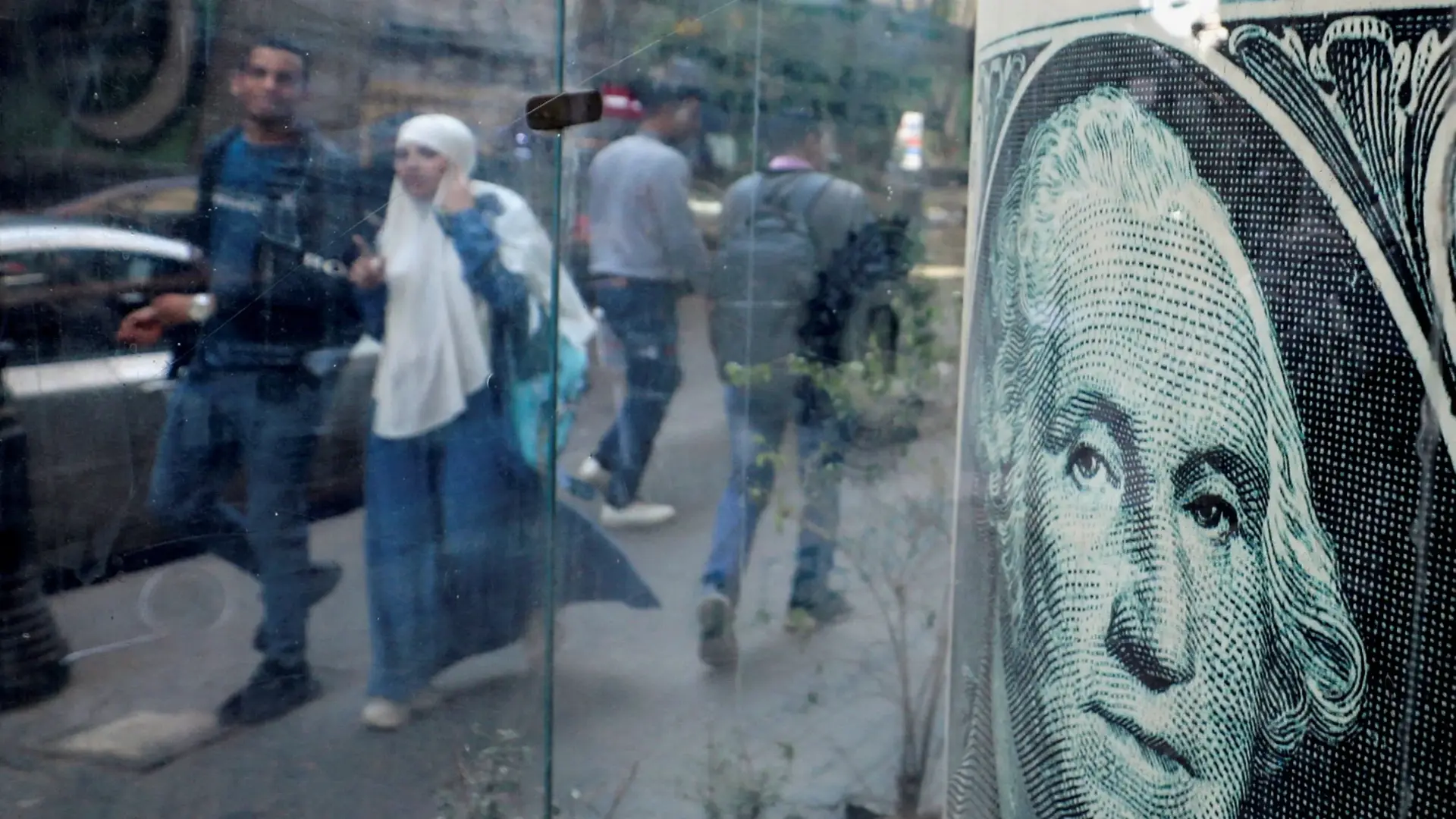 ارتفاع ملحوظ للدولار في مصر بختام تعاملات الأسبوع بفعل صعود النفط (رويترز) ارتفاع ملحوظ للدولار في مصر بختام تعاملات الأسبوع بفعل صعود النفط (رويترز)