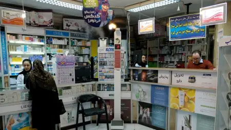 الحرب تضغط على الإيرانيين.. أزمة دواء وغلاء يهددان المرضى