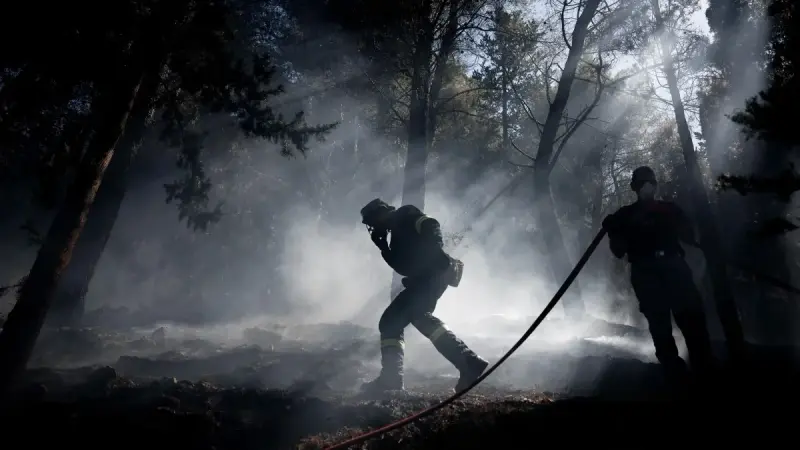 صور - حريق أتى على أكثر من 4 آلاف هكتار في جزيرة يونانية