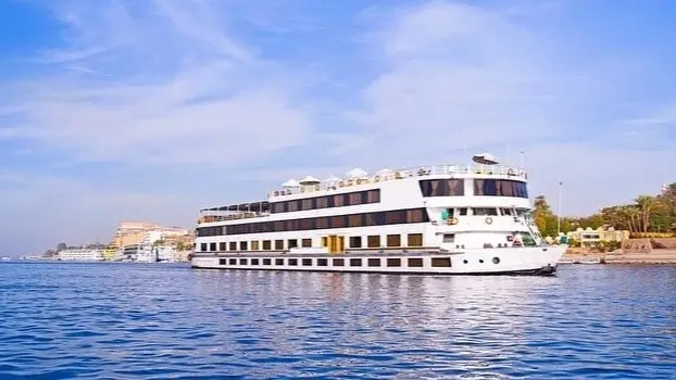 مصر.. وفاة سائحة إيطالية إثر تصادم مركبين بالأقصر