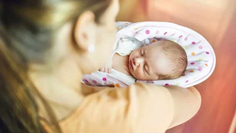 اكتئاب ما بعد الولادة.. أعراضه وعلاجه