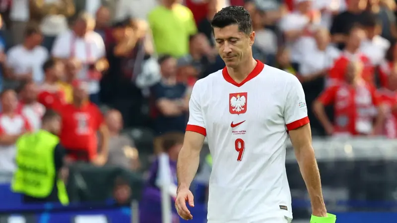 بعد تعيين مدرب جديد.. هل يعود ليفاندوفسكي إلى منتخب بولندا؟