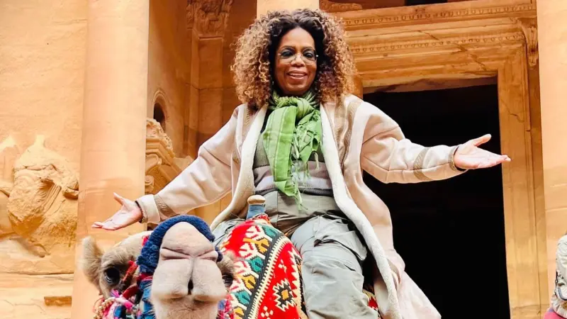 صور - ماذا قالت أوبرا وينفري عن زيارتها لمدينة البتراء؟